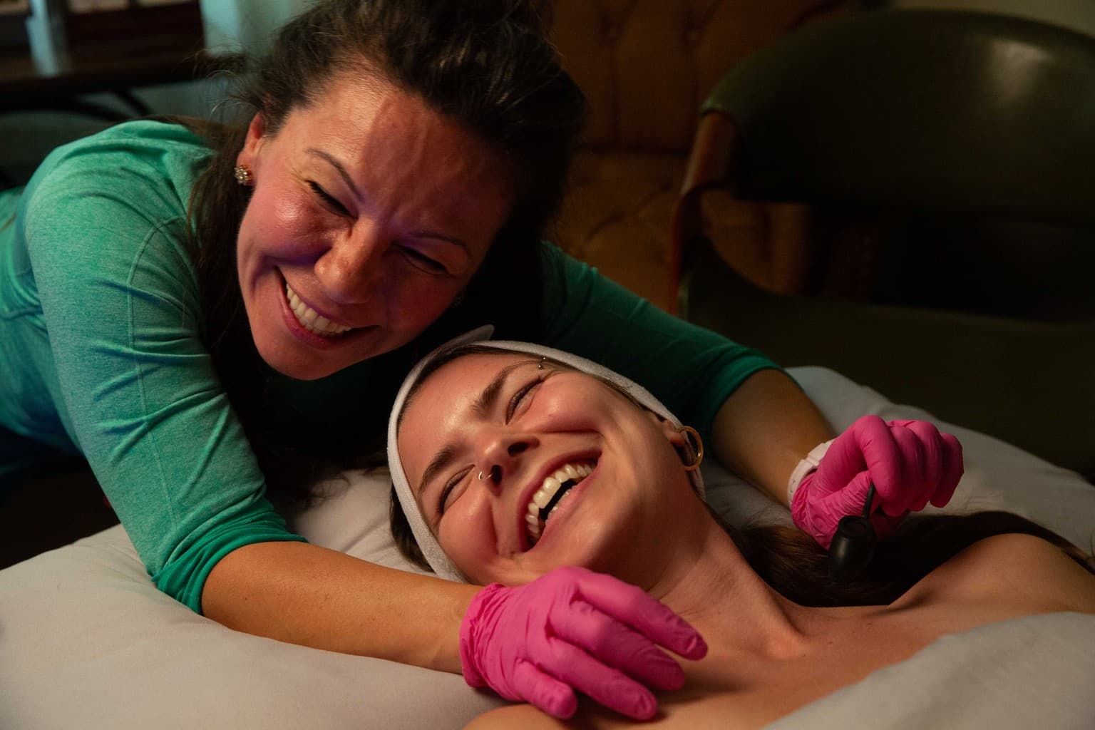 Federica Mingotti in a warm consult moment before seasonal care